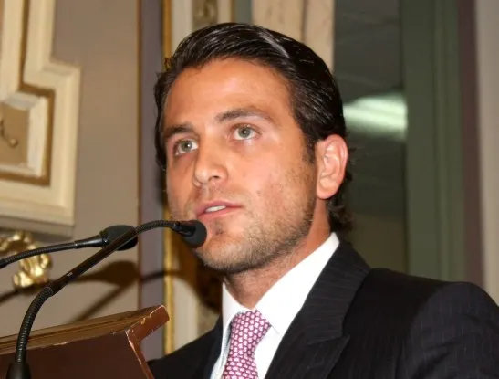 El diputado Tony Gali ignora al PRI y mantendrá sus espectaculares