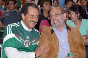 Festejan universitarios pase de la Selección Mexicana