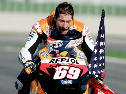 Nicky Hayden, en estado crítico tras ser atropellado