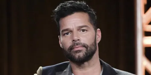 Ricky Martin exige destitución de Ricardo Roselló