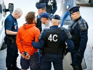 Francia deportará a 20 rusos tras violencia en la Eurocopa