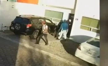 Roban en viviendas tras hacer boquete en la barda de un fraccionamiento en la colonia Xilotzingo