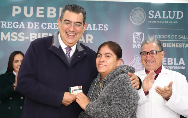 Inicia Sergio Salomón entrega de credenciales del programa IMSS-Bienestar