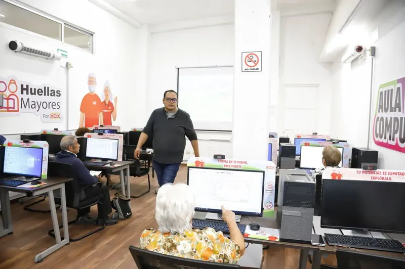 smdif-pue-taller-computacion-personas-adultas-mayores