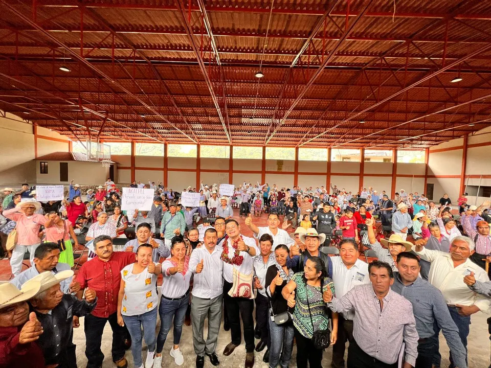 Ante amparo de empresas por retirar sellos de contenido de sus productos, Armenta defenderá al pueblo.