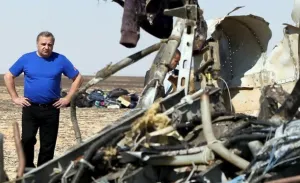 Avión ruso que cayó en Egipto se despedazó en el aire: Investigadores