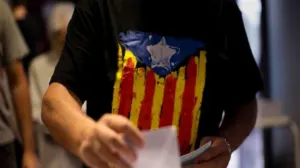 Cierran colegios electorales en Cataluña e inicia recuento