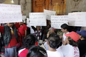 Antorcha acusa a Rivera de aplicar recursos de colonias para construir alberca