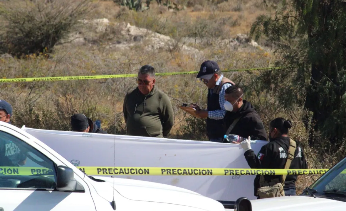 Niño muere ahogado en auto en Cuautinchán; el vehículo cayó a una laguna