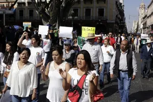 Estudiantes de la BUAP y la 28 de octubre marchan contra gasolinazo