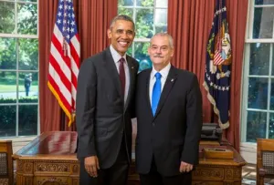 Nuevo embajador en EEUU presenta cartas a Obama
