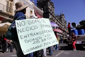 Miembros de UPVA se manifiestan en Palacio Municipal