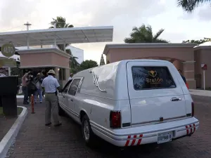 Cuerpo de Roberto Gómez Bolaños es trasladado al DF