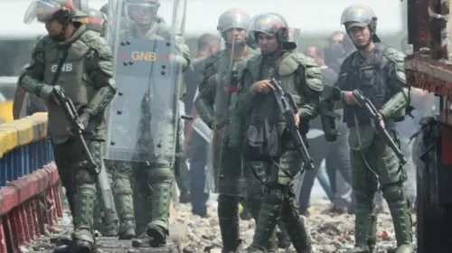 Mil miembros de la Fuerza Pública de Venezuela desertan a Colombia