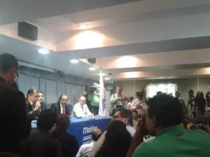 AMLO llegó por su propio pie al hospital, revelan médicos