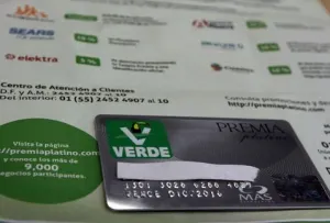 PVEM entrega tarjetas de descuento en Puebla