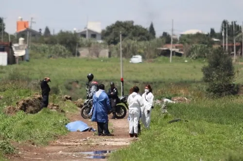 Hallan el cuerpo de un hombre en Coronango; estaba atado de pies
