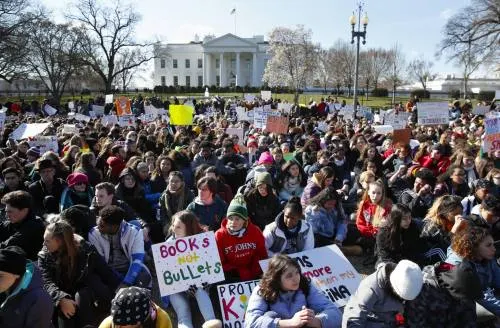 Masiva protesta de estudiantes en Estados Unidos contra las armas