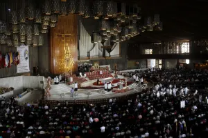 Abarrotan poblanos la Basílica de Guadalupe en peregrinación anual
