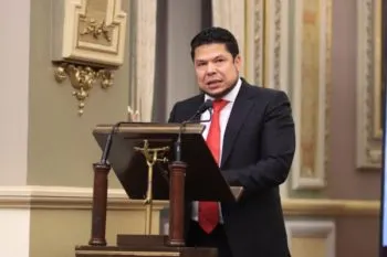 Comparece en el Congreso del estado de Puebla el titular de la Secretaría de Trabajo