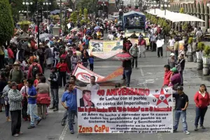 Avanzada de 28 de Octubre protesta contra Eduardo Rivera en calles del centro