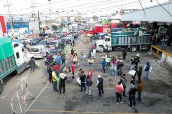 Ambulantes de la 28 de Octubre serán reubicados en un predio cercano a la Central de Abasto: Segom