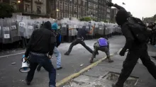 Imponen multa de 170 mil pesos a detenidos por enfrentamiento en zócalo del DF