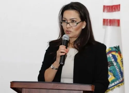 Nueva secretaria de Turismo, con estudios de maestría y trayectoria en el sector público