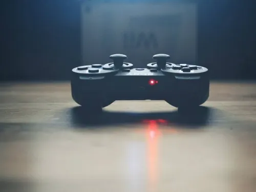 Joven muere por derrame cerebral tras una noche de videojuegos