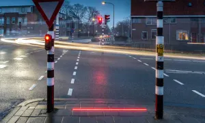 Holanda instala semáforos en el suelo para despistados con móvil