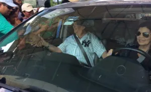 En caseta de cobro, Chabelo externa apoyo a maestros CETEG