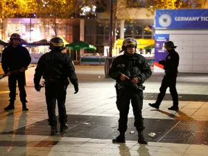 Alarga Francia por 90 días estado de emergencia
