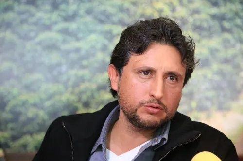 José Juan comparece ante la FGE por denuncia de enriquecimiento ilícito