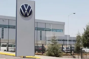 Acuerdan incremento salarial Volkswagen y sindicato