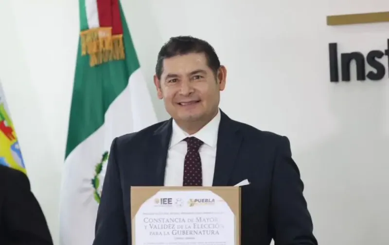 Este domingo, Armenta recibió su constancia de mayoría por parte del IEE.