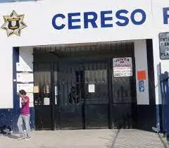 Matan a golpes y cuchillads a reo en Cereso de Tehuacán