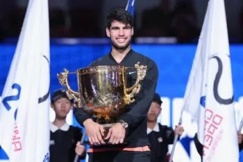 Carlos Alcaraz remontó ante Sinner y se proclama campeón del Abierto de China