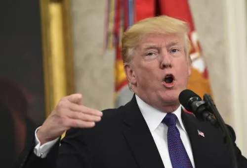 Trump intensifica críticas a protestas de NFL