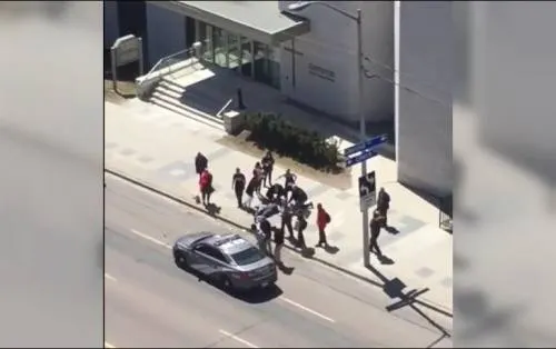 Video: Camioneta embiste a peatones en Toronto