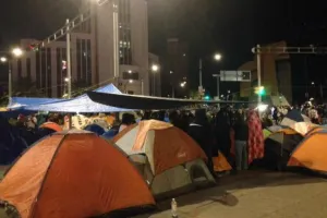 Desalojan a maestros de la CNTE del Paseo de la Reforma