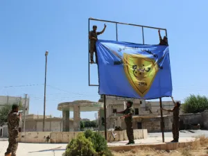Huyen de ciudad siria tras combates con fuerzas kurdas