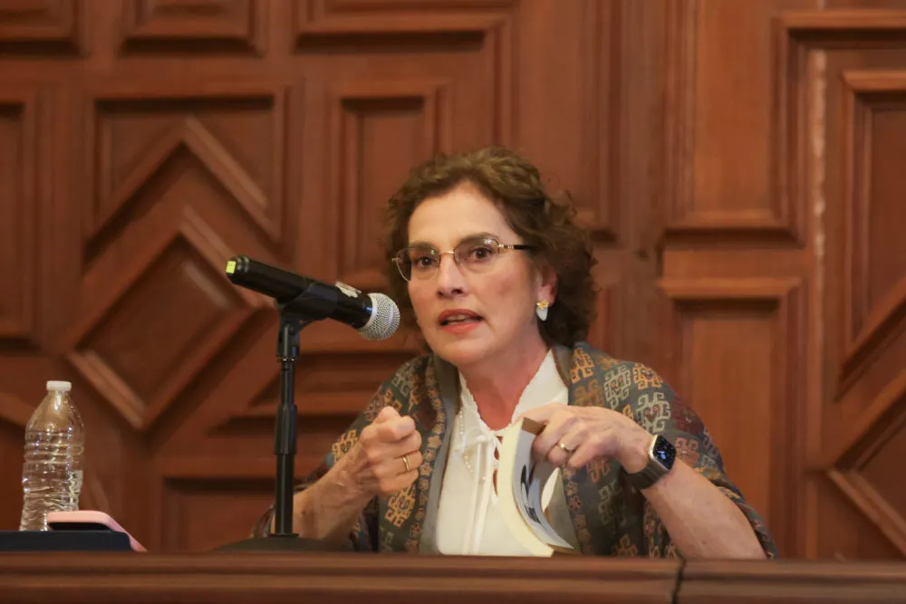 Beatriz Gutiérrez Müller desmiente mudanza a España y responde a críticas