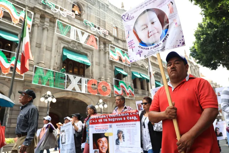 marcha-colectivo-voz-de-los-desaparecidos-pue