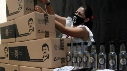 Entregan despensas con imagen del ‘Chapo’ Guzmán por coronavirus