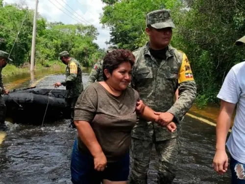 Puente aéreo lleva alimentos a zonas incomunicadas en Yucatán
