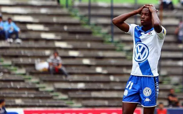 DaMarcus Beasley alega extorsión, pero da mordida