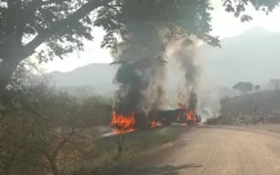 Regresa violencia a Michoacán; grupos criminales provocan bloqueos e incendios