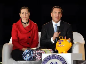 Se suman el gobernador y su esposa a la campaña “Que Puebla no Tenga Frío”