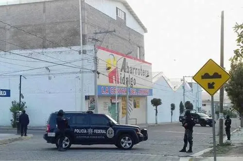 Clausuran abarroteras de ex alcalde por vender mercancía clonada