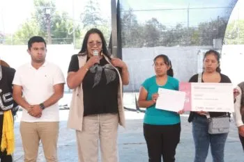 Entrega la diputada Gabriela Chumacero apoyos del Programa de Obra Comunitaria
